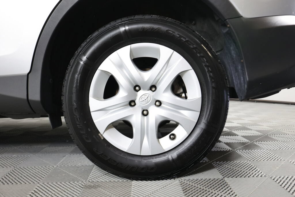 Used 2015 Toyota RAV4 LE AWD/4WD image 8
