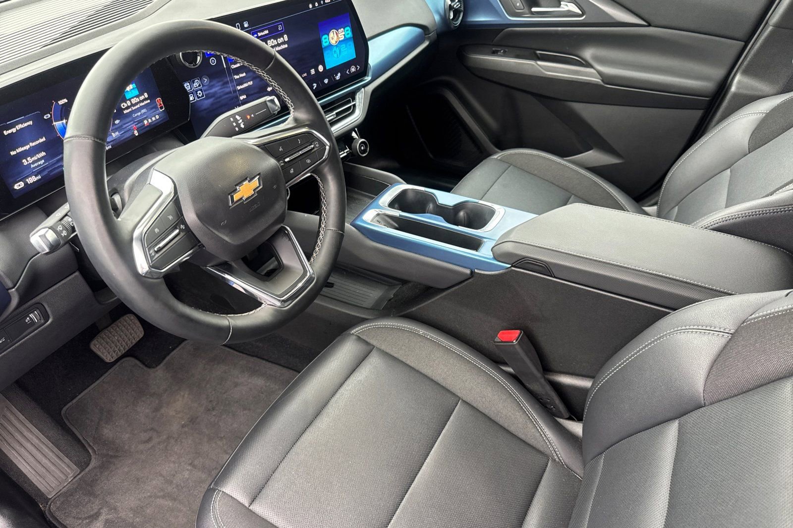 Used 2025 Chevrolet Equinox EV LT w/ Convenience Package FWD image 11