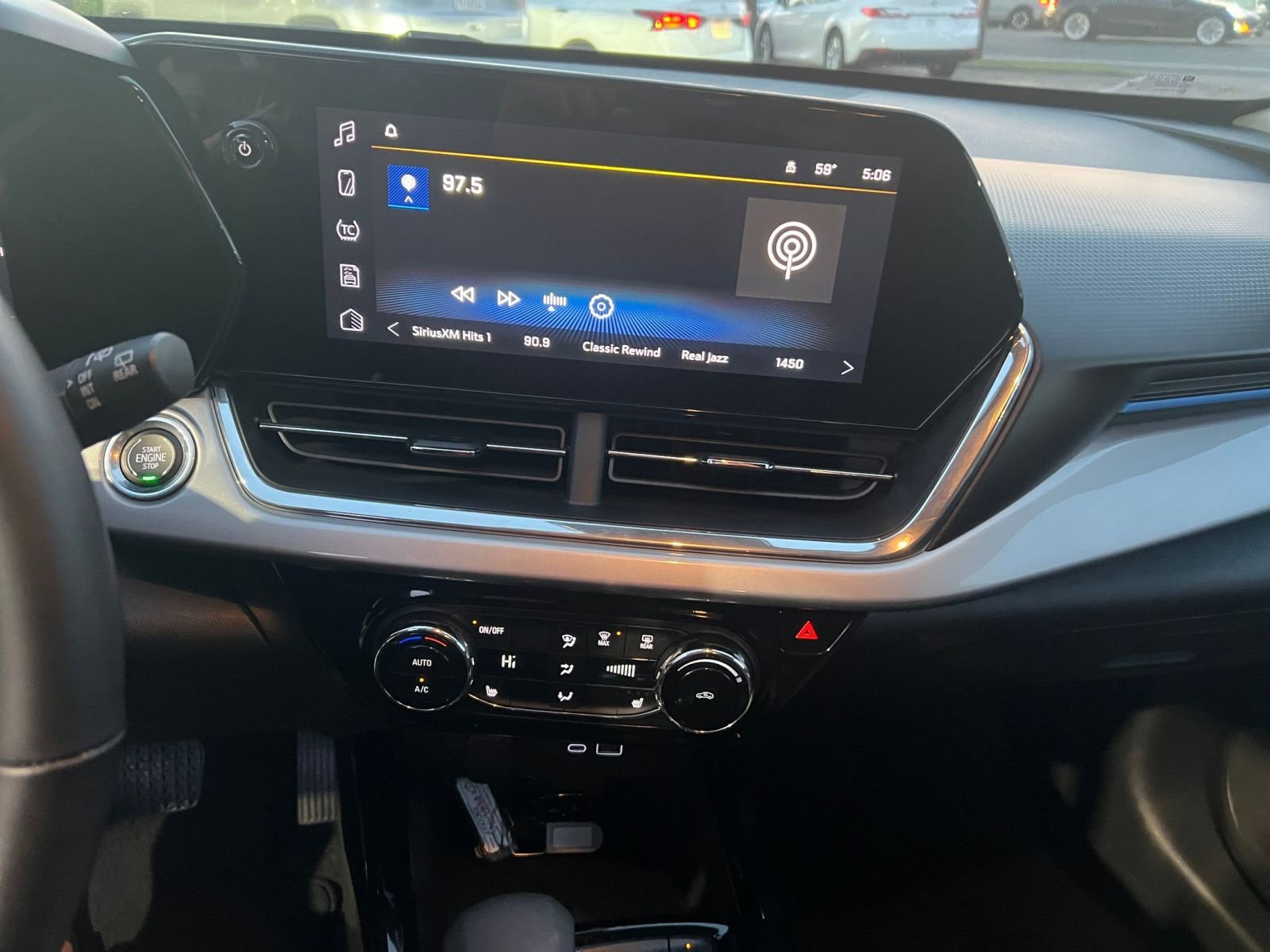 Used 2025 Chevrolet Trax LT w/ LT Convenience Package image 18