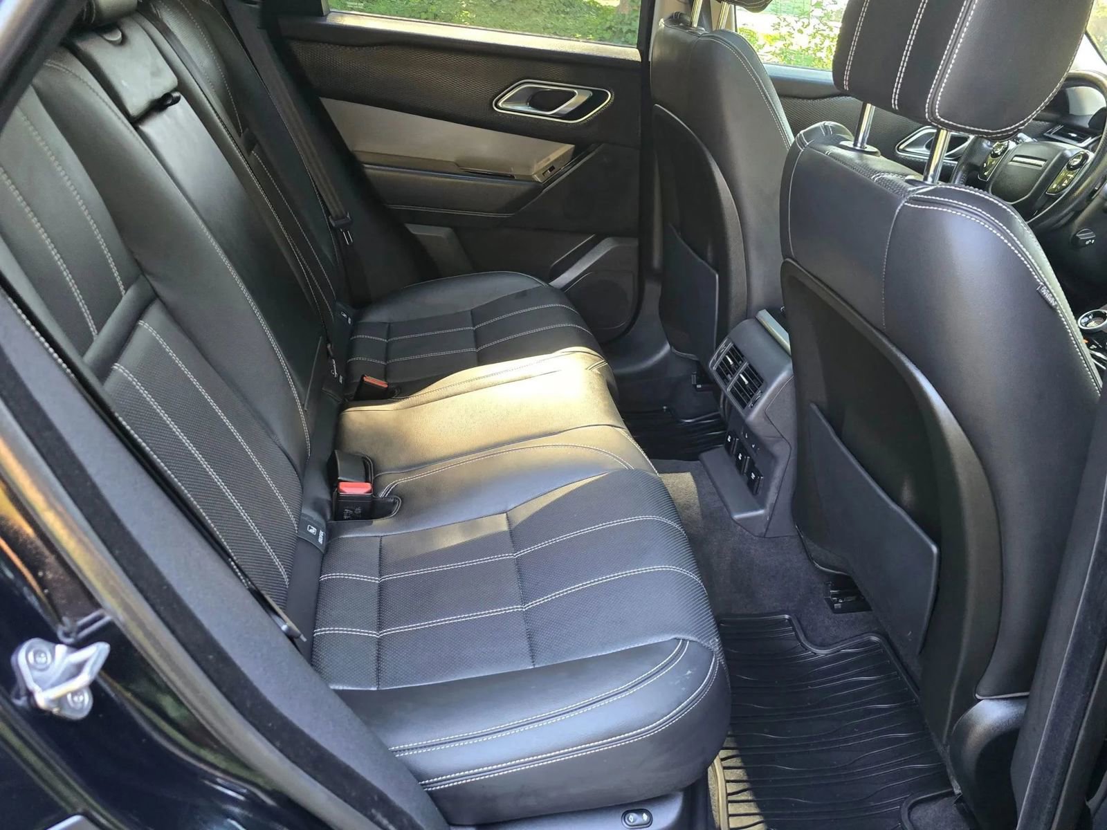 Used 2018 Land Rover Range Rover Velar S image 13