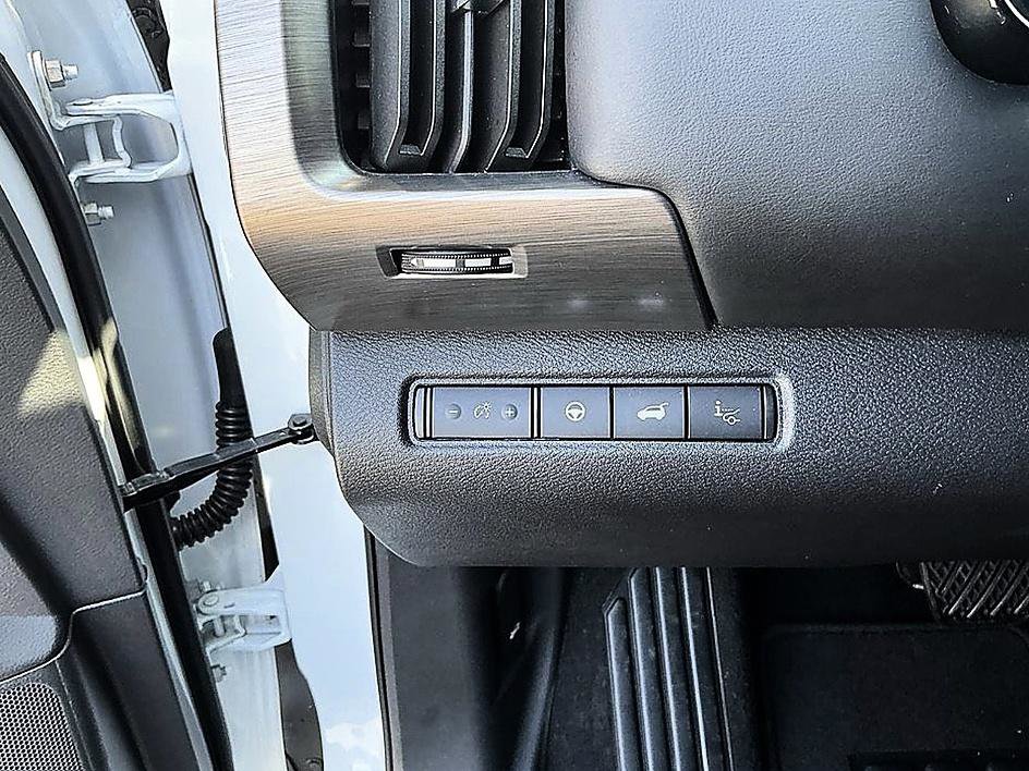 Certified 2025 Nissan Pathfinder Platinum image 9