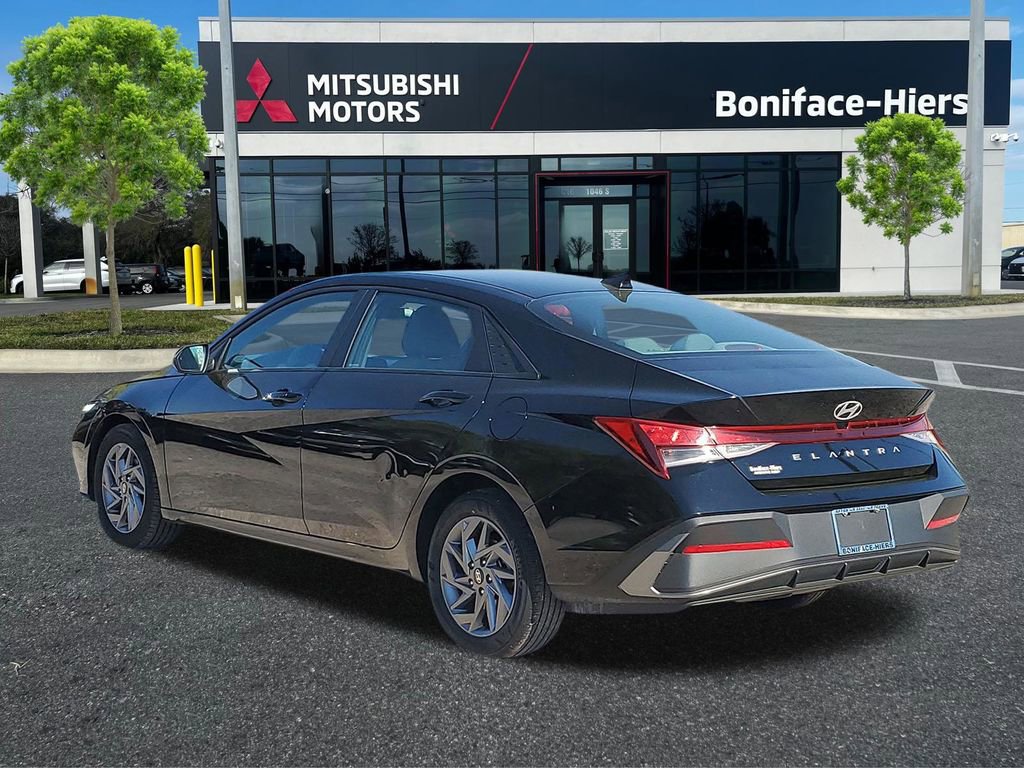 Used 2024 Hyundai Elantra SEL FWD image 4