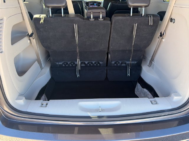 Used 2023 Chrysler Pacifica Touring-L FWD image 21