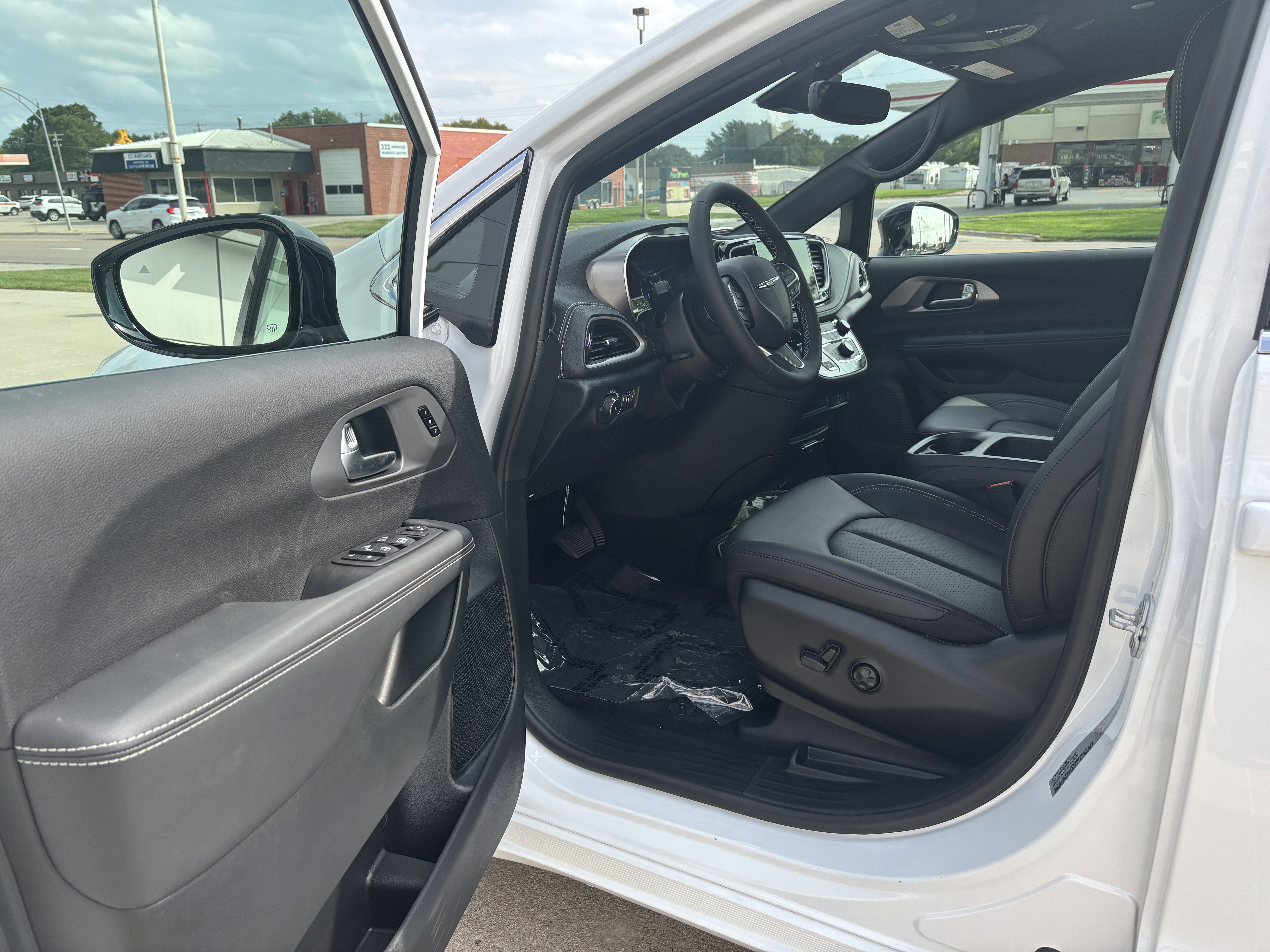 New 2026 Chrysler Pacifica Select image 10