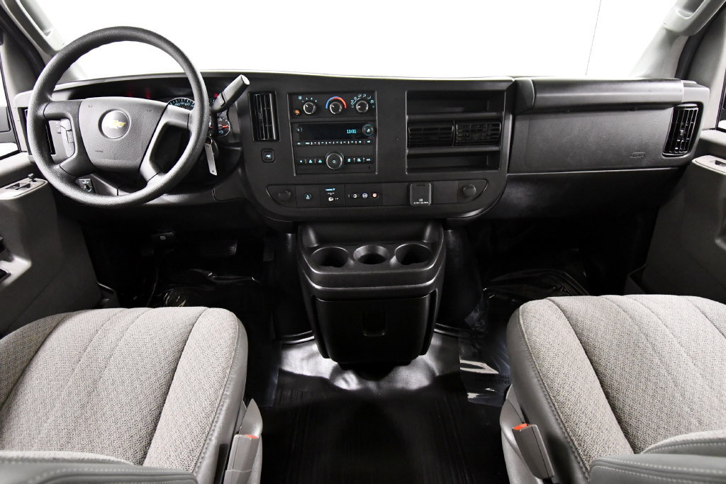 Used 2025 Chevrolet Express 3500 LS RWD image 3