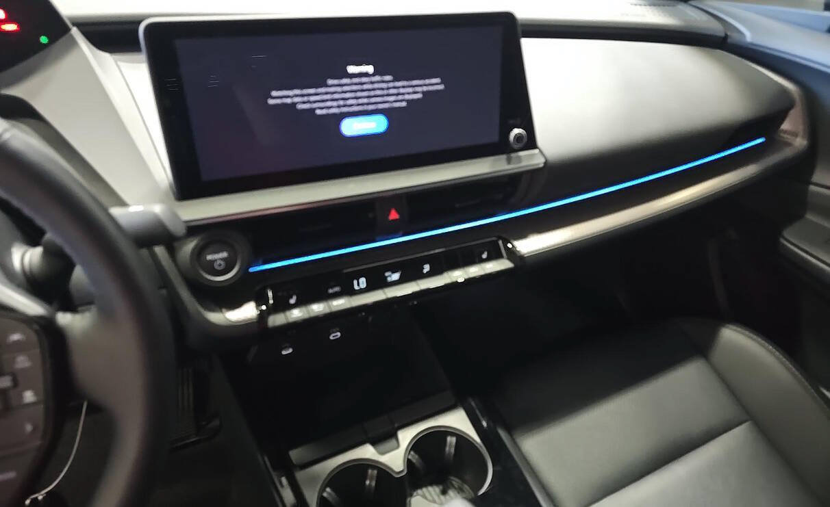 Used 2025 Toyota Prius XLE AWD/4WD image 15