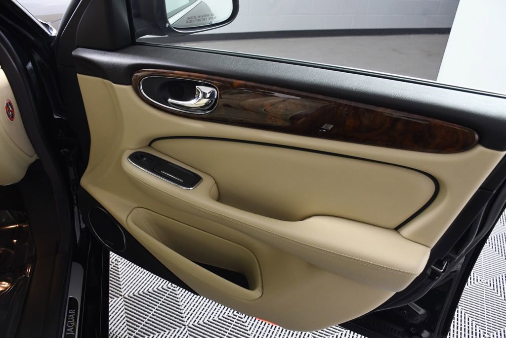 Used 2009 Jaguar XJ8 image 26