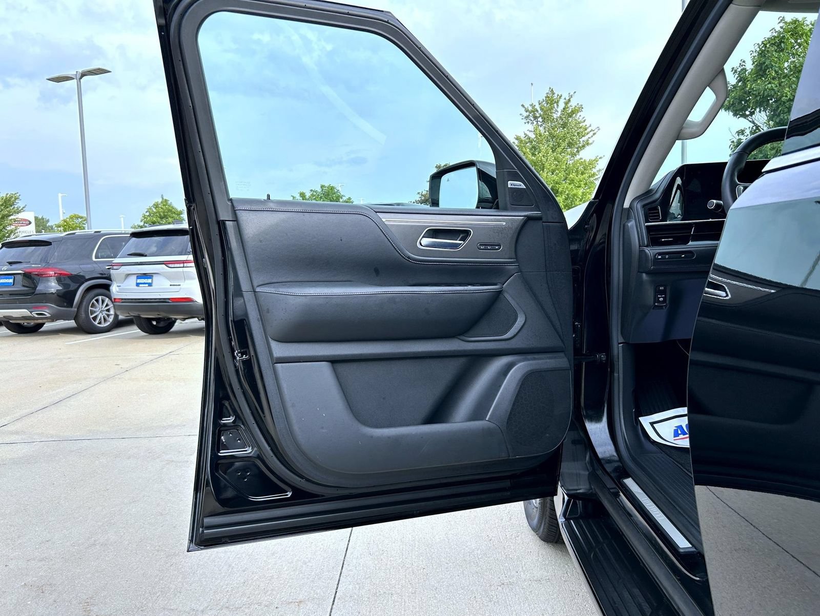 Certified 2025 INFINITI QX80 Pure AWD/4WD image 9