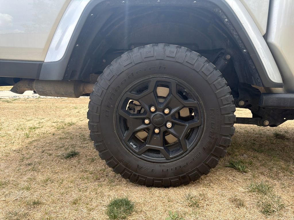 Used 2023 Jeep Gladiator Sport image 33