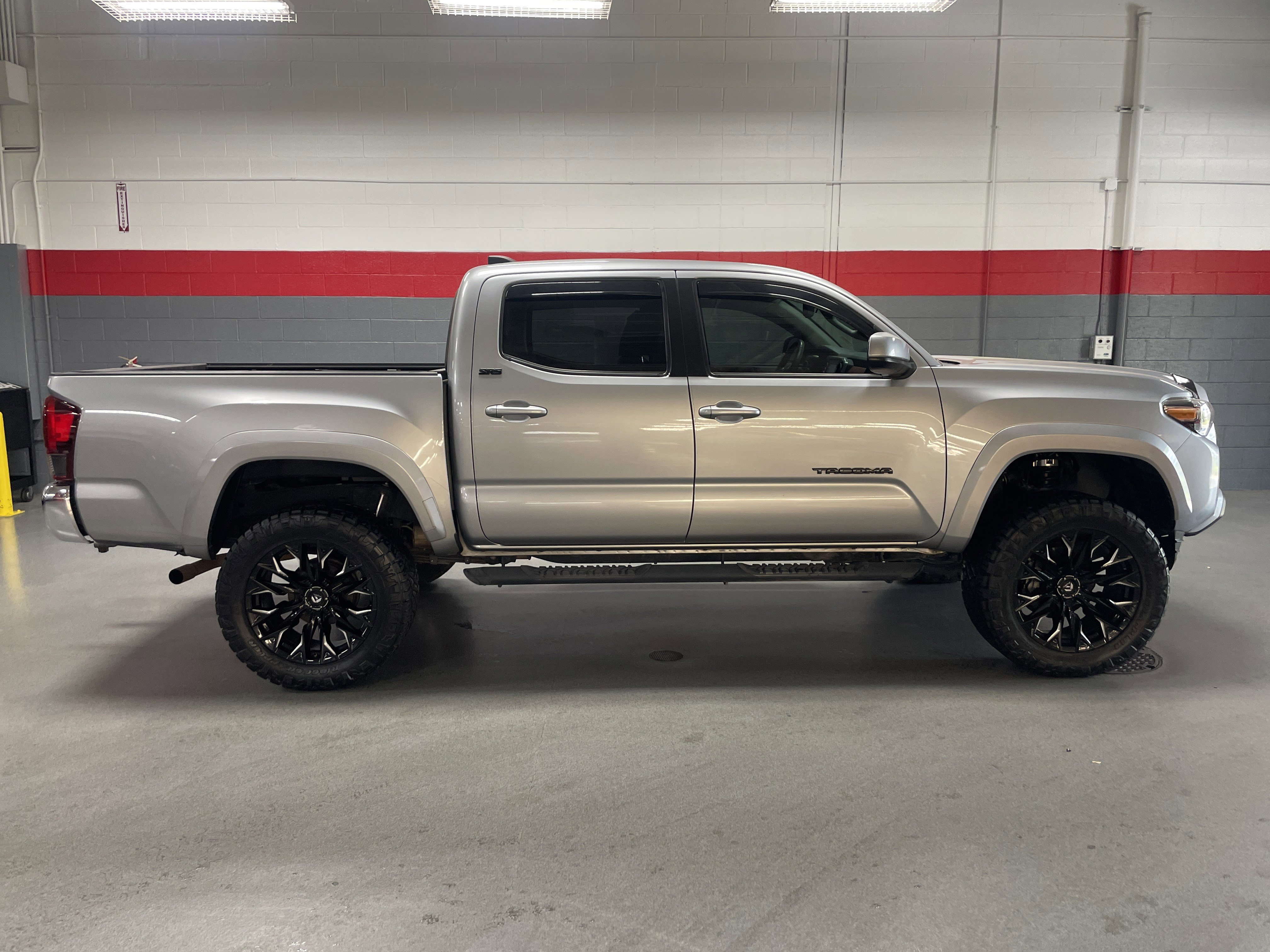 Used 2021 Toyota Tacoma SR5 RWD image 6