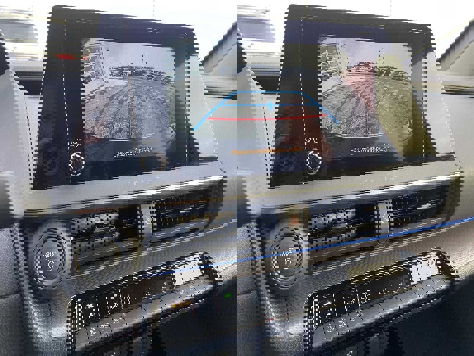 Used 2025 Toyota Prius XLE image 5