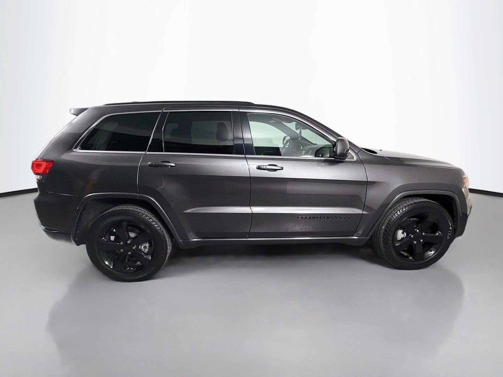 Used 2015 Jeep Grand Cherokee Altitude RWD image 4