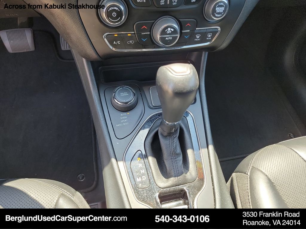 Used 2023 Jeep Cherokee Altitude Lux image 34