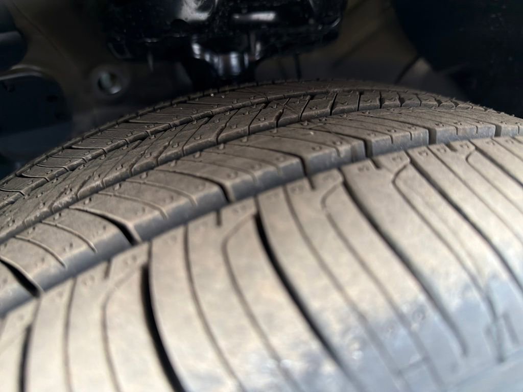 New 2025 Hyundai Elantra Limited image 30