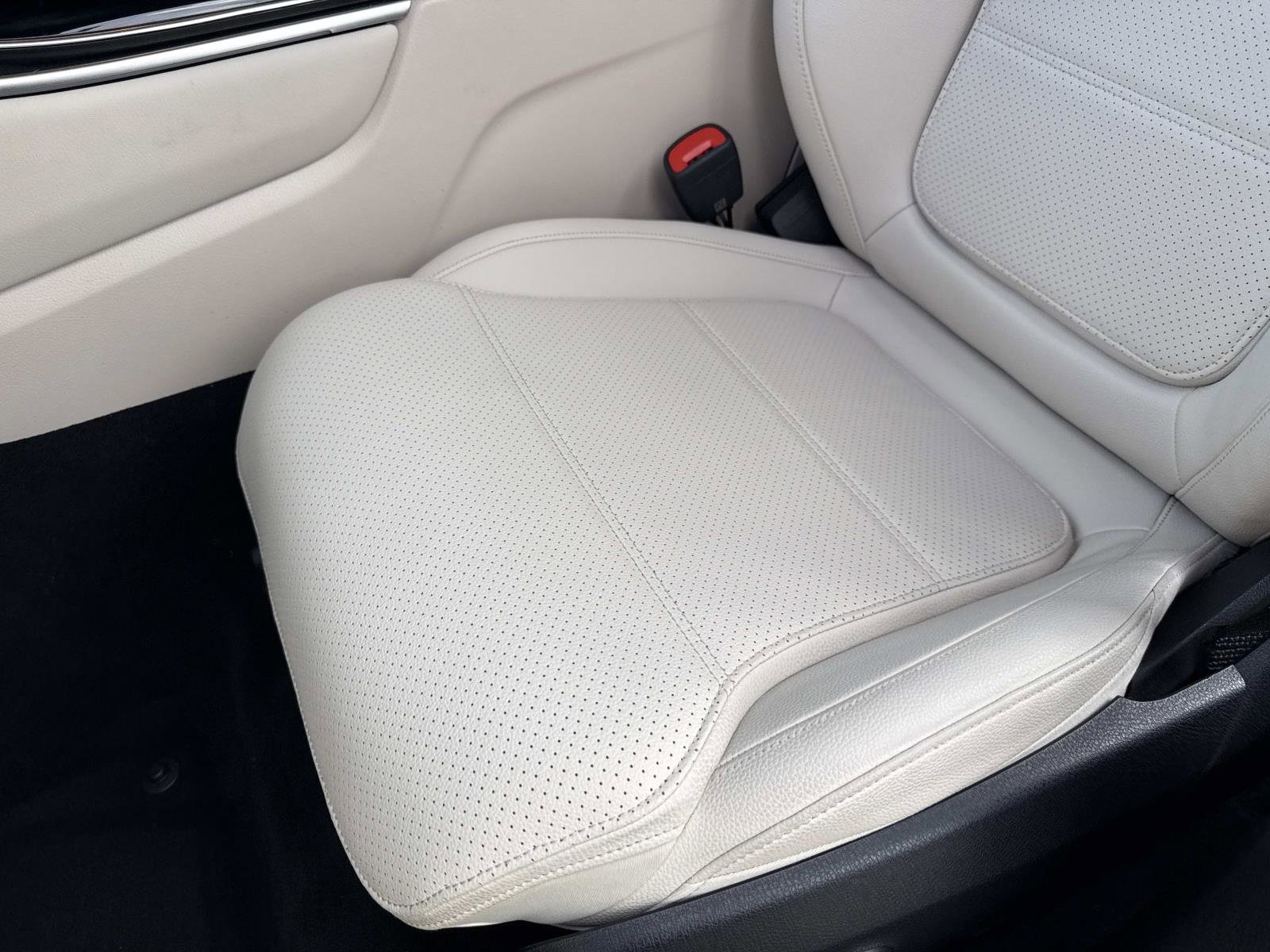 Used 2025 Mercedes-Benz GLC 300 image 22