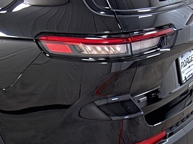 Used 2022 Jeep Grand Cherokee L Limited w/ Black Appearance Package AWD/4WD image 10