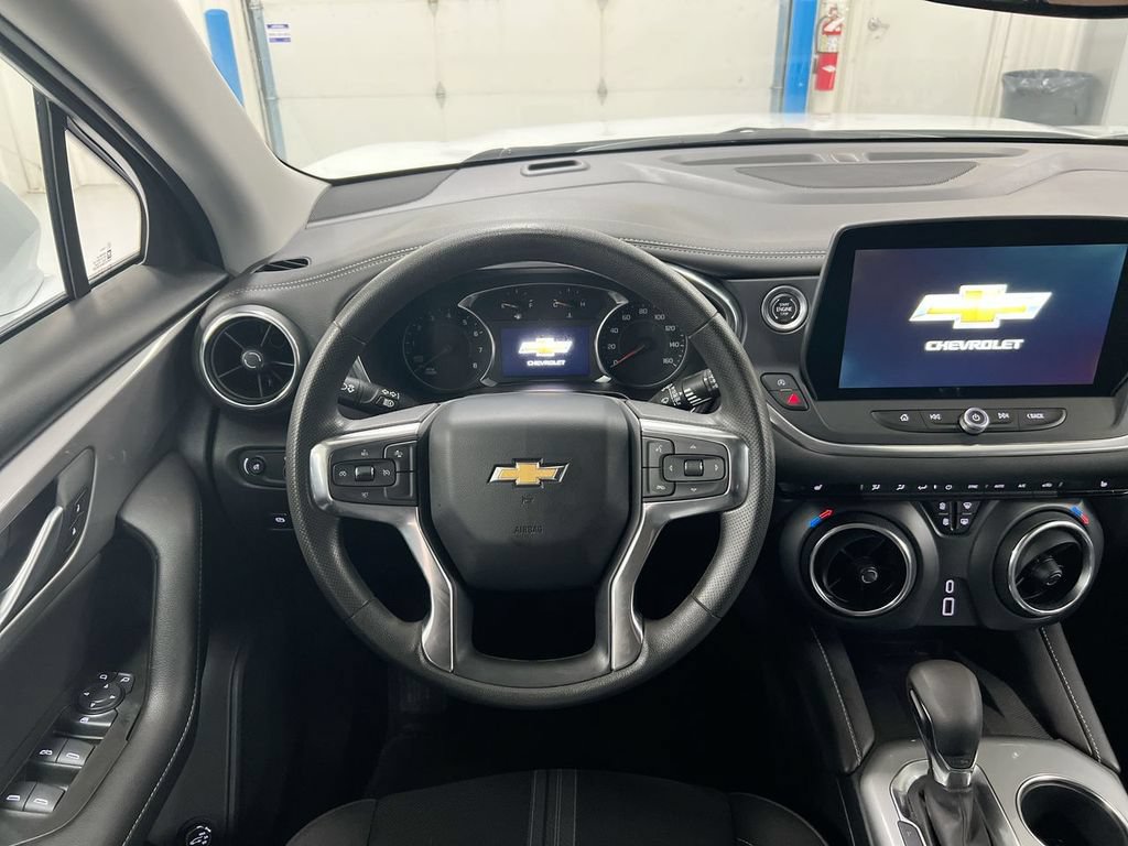 Used 2024 Chevrolet Blazer LT w/ Convenience Package FWD image 11