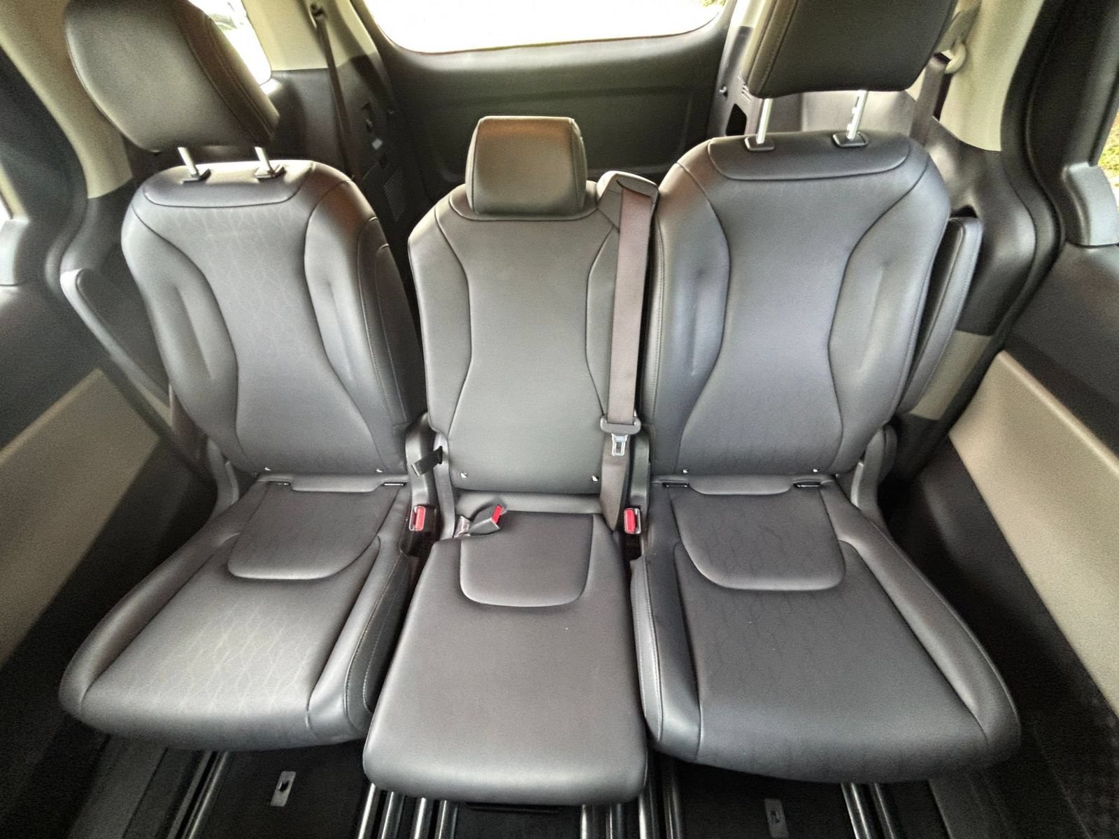 Used 2026 Kia Carnival FWD image 40
