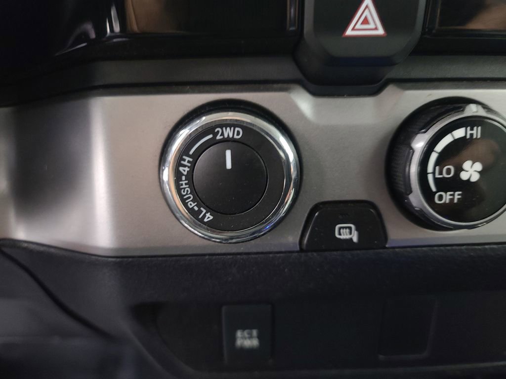 Used 2016 Toyota Tacoma SR image 32