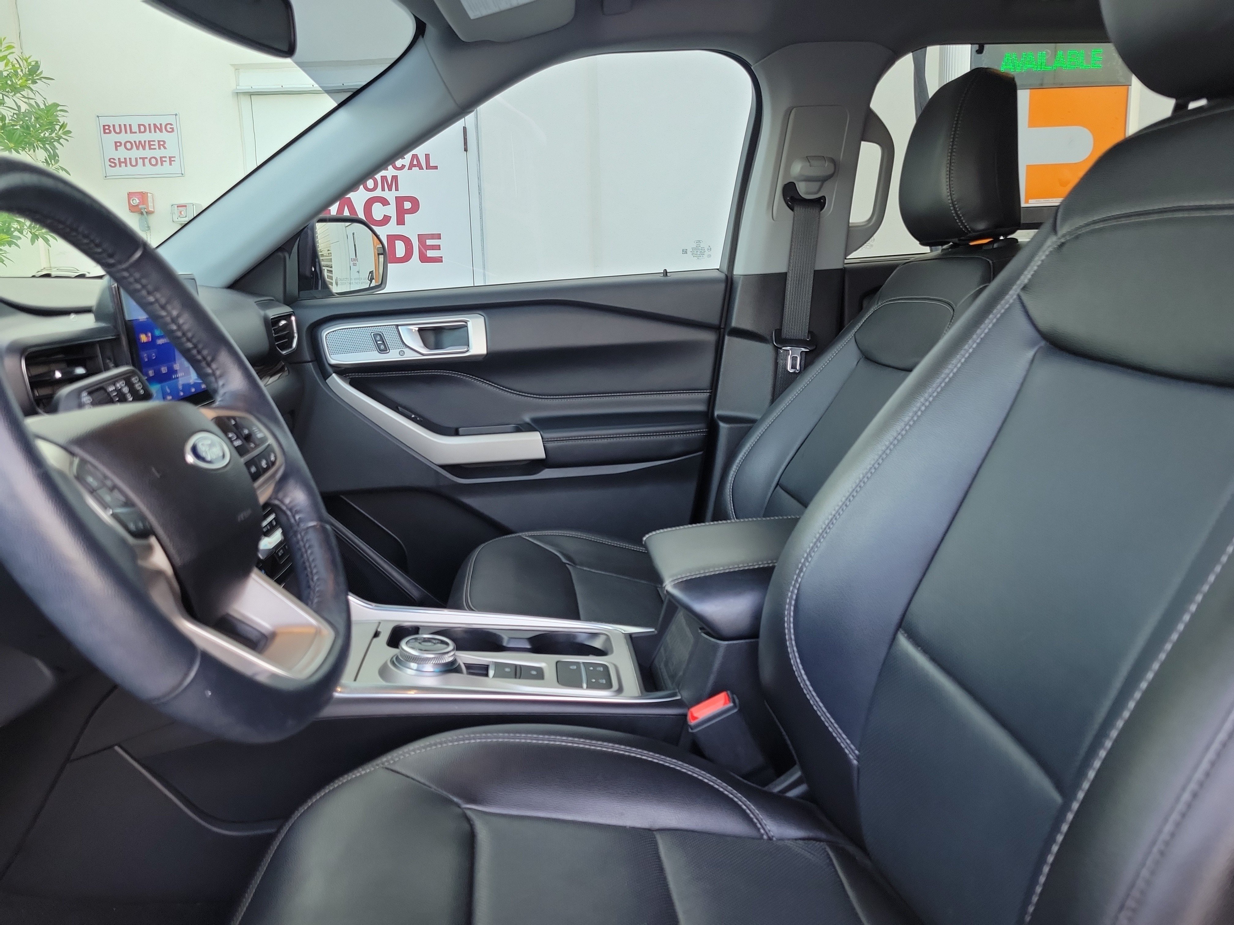 Used 2022 Ford Explorer Limited RWD image 25