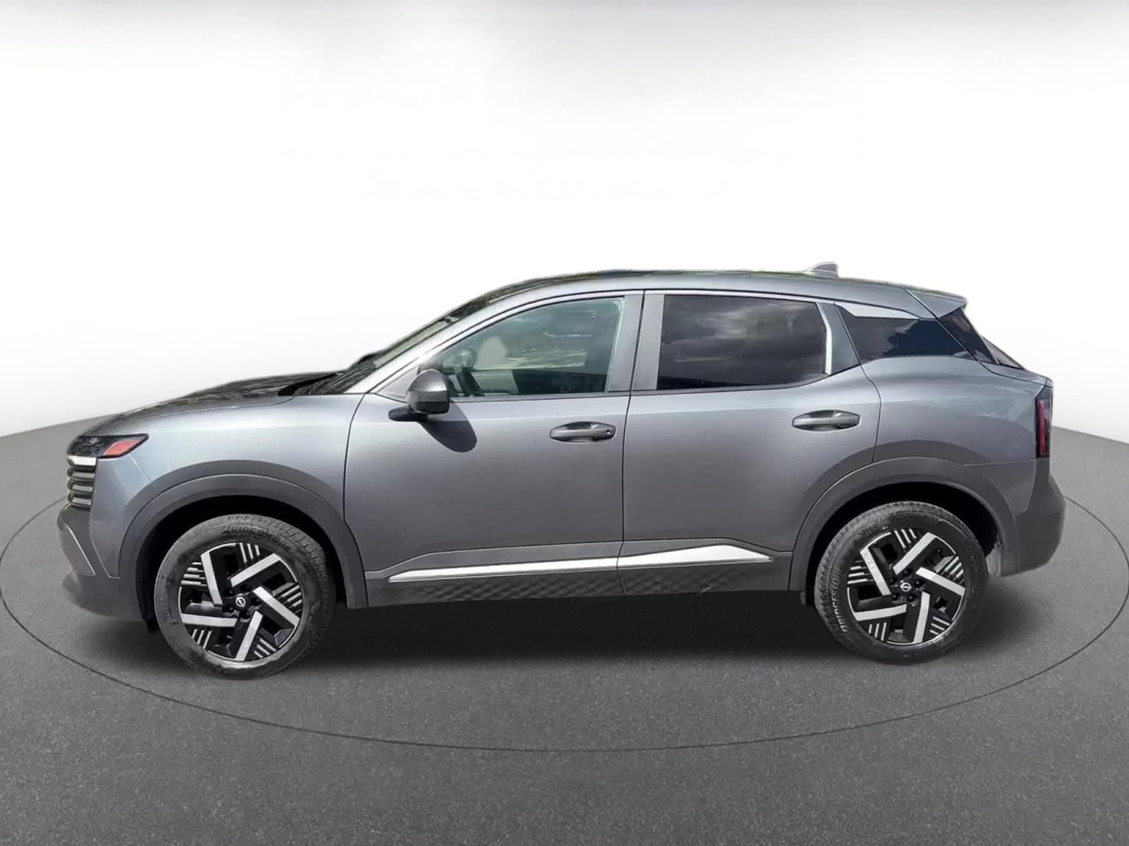 Used 2025 Nissan Kicks SV FWD image 8