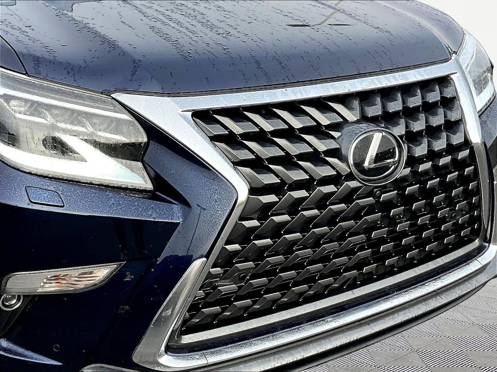 Used 2023 Lexus GX 460 Luxury w/ Sport Design Package AWD/4WD image 32