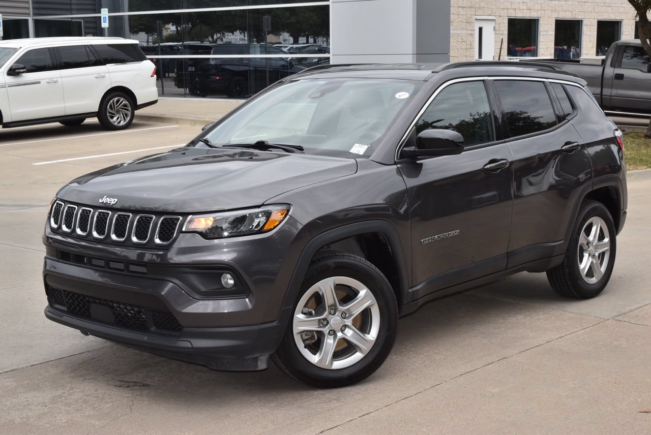 Used 2024 Jeep Compass Latitude AWD/4WD image 38