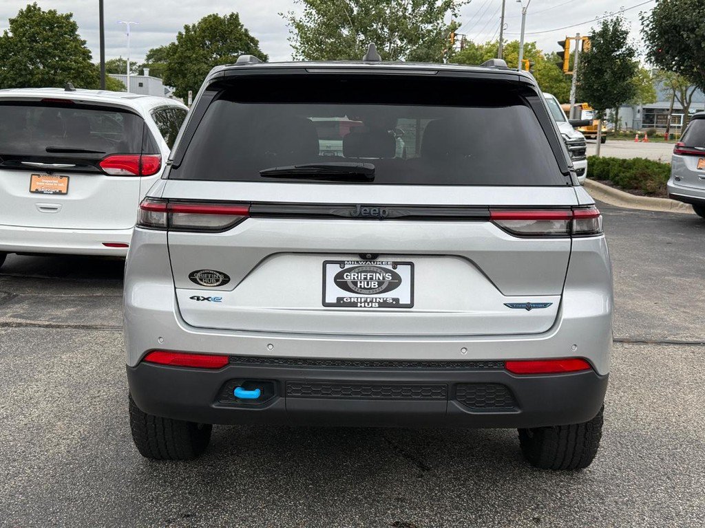 Used 2024 Jeep Grand Cherokee Trailhawk w/ Advanced Protech Group II AWD/4WD image 4