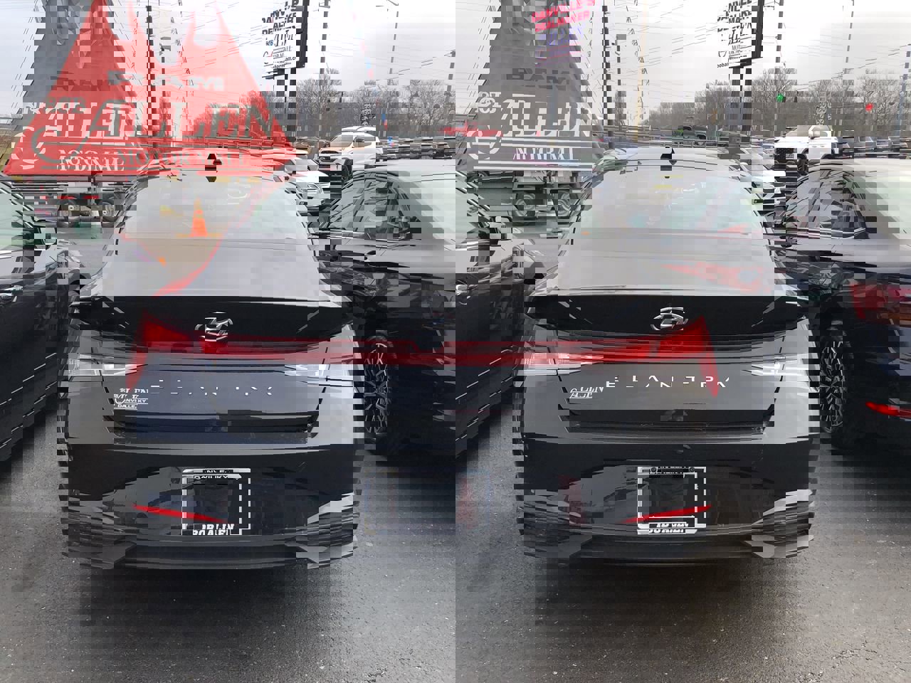 Used 2023 Hyundai Elantra SEL w/ Convenience Package image 9