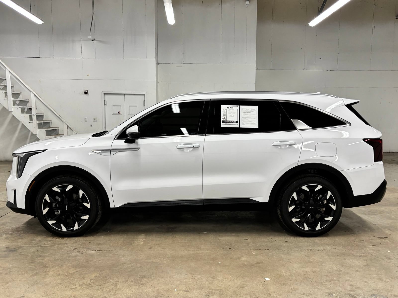 Used 2025 Kia Sorento EX FWD image 4