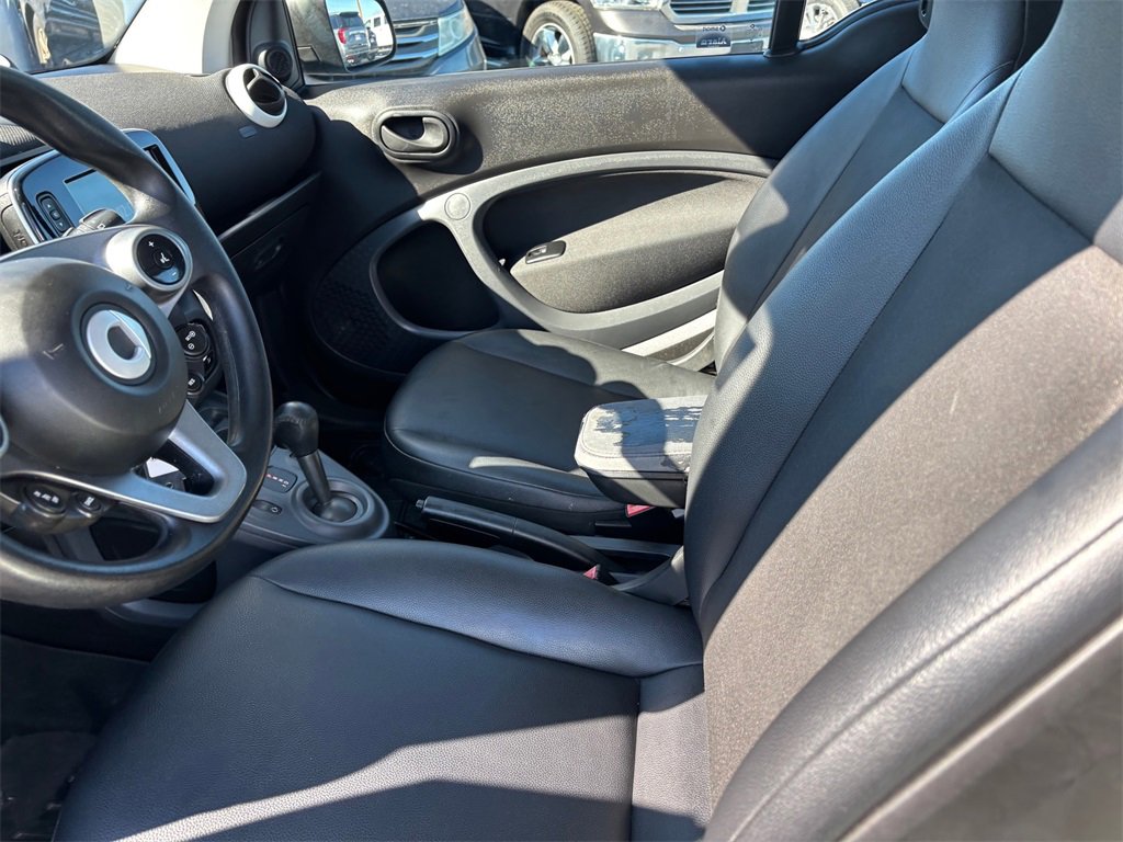Used 2016 smart fortwo pure image 10