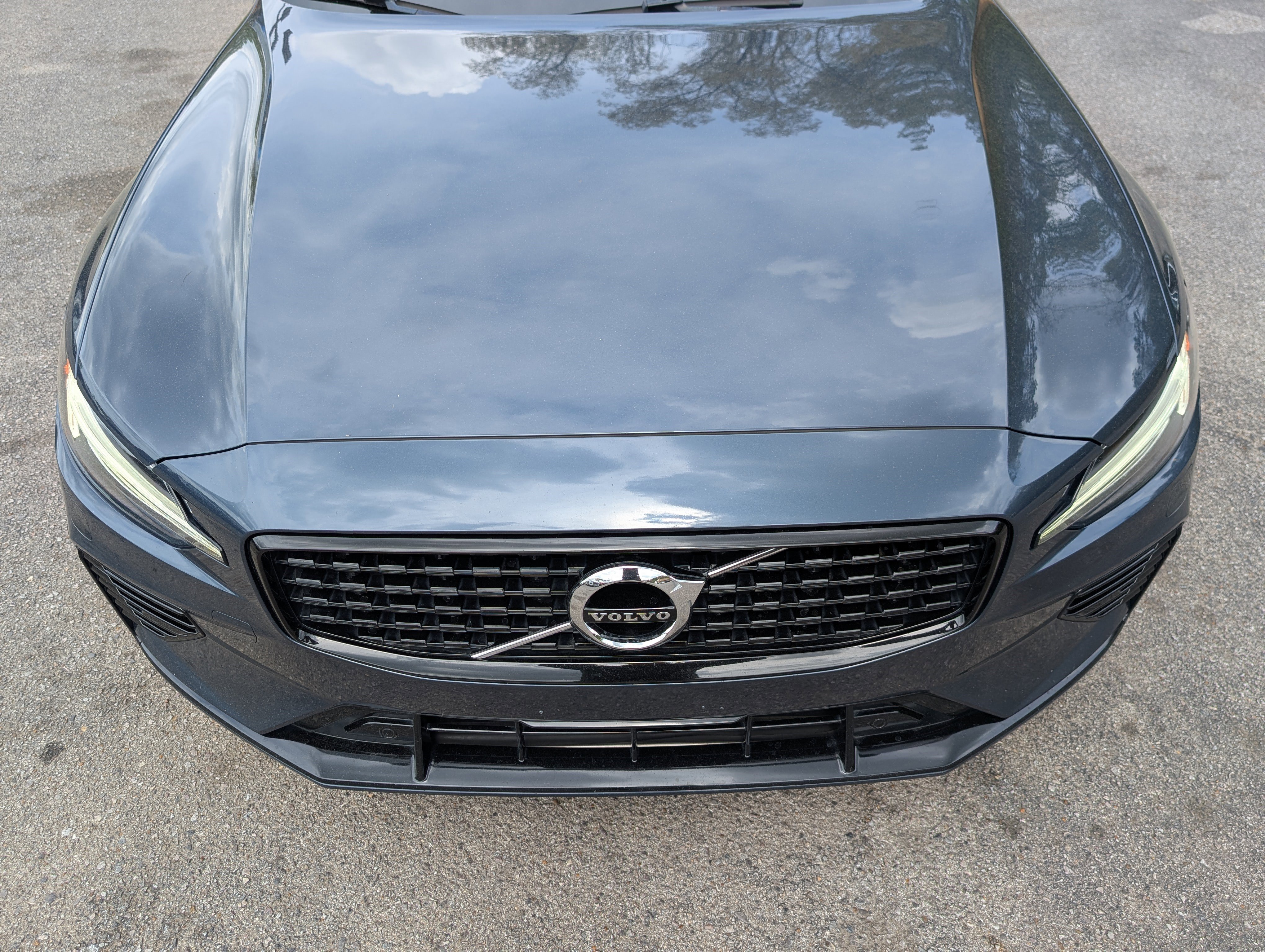 Used 2022 Volvo S60 T8 R-Design image 12