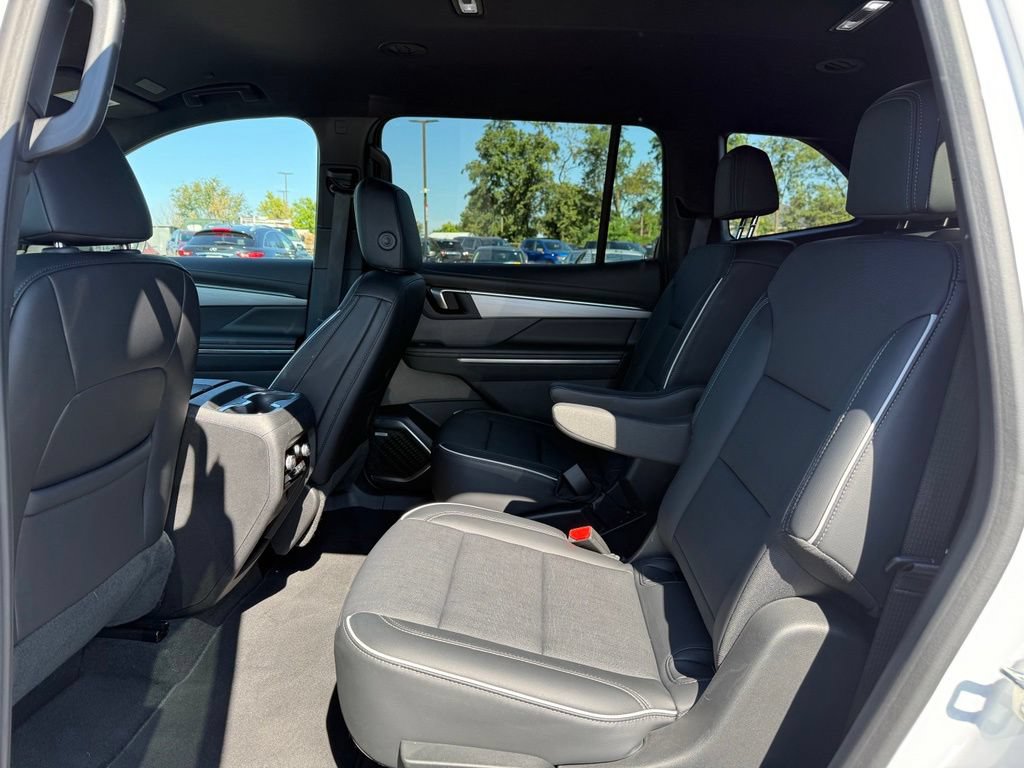 Used 2025 Buick Enclave Preferred AWD/4WD image 12