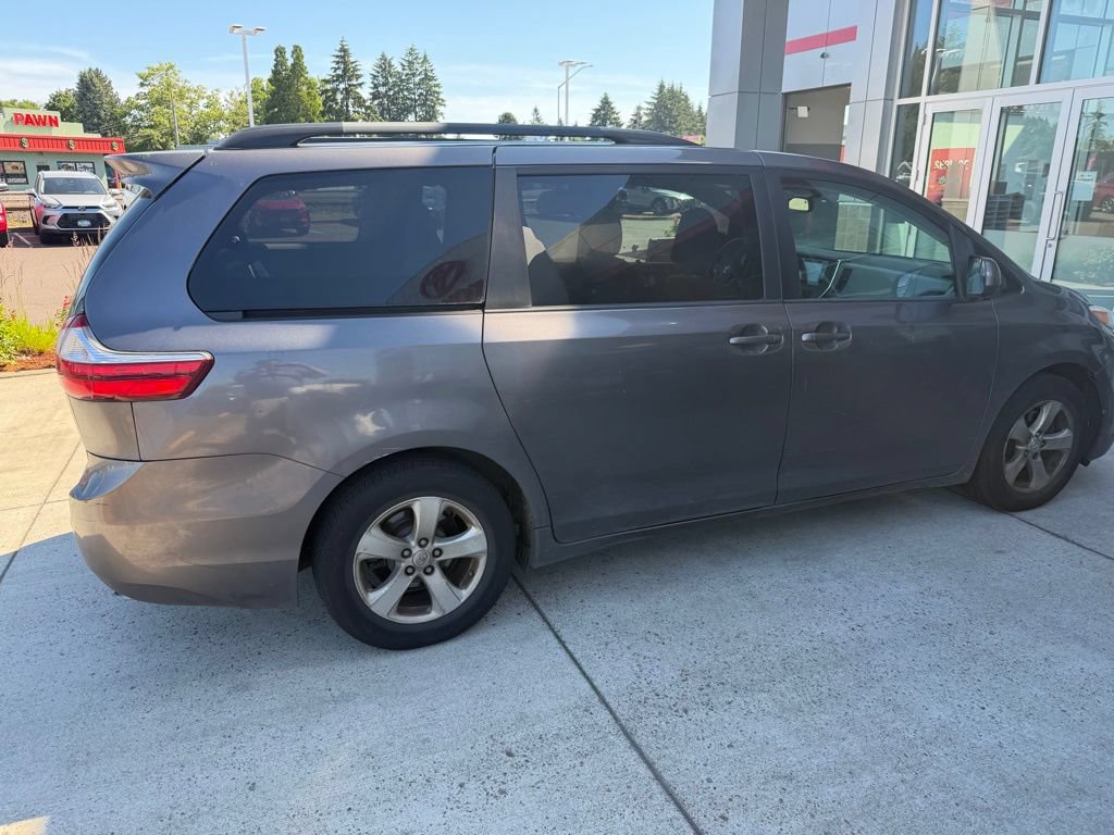 Used 2015 Toyota Sienna LE FWD image 7