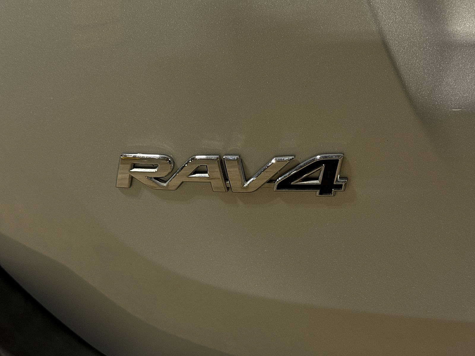Used 2015 Toyota RAV4 XLE AWD/4WD image 25