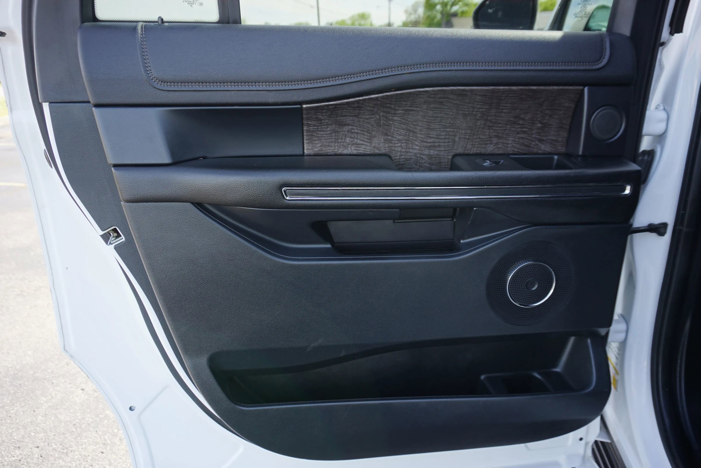 Used 2021 Ford Expedition Max Limited image 14