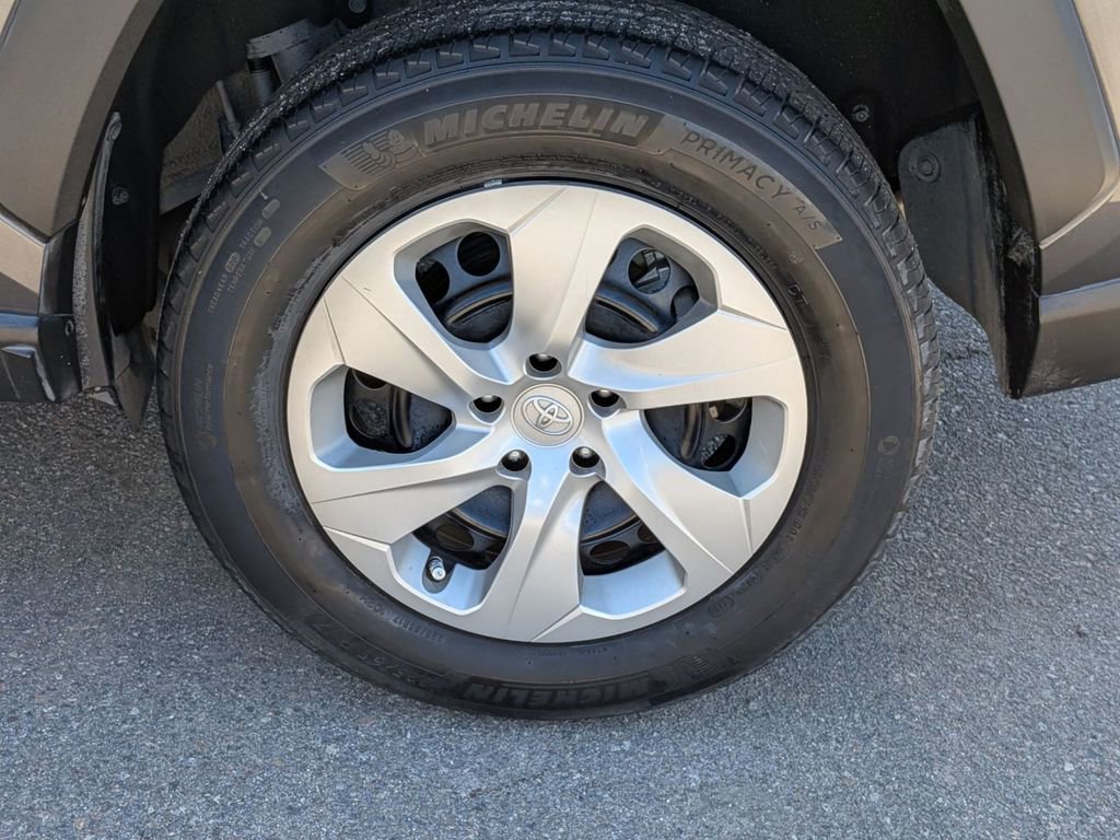 Used 2024 Toyota RAV4 LE image 12