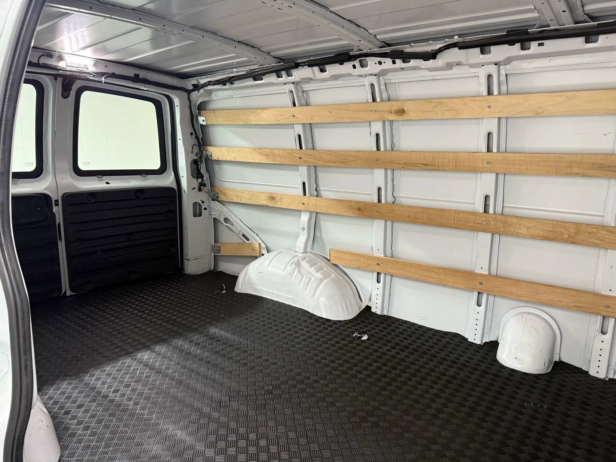 Used 2021 Chevrolet Express 2500 w/ Driver Convenience Package image 28