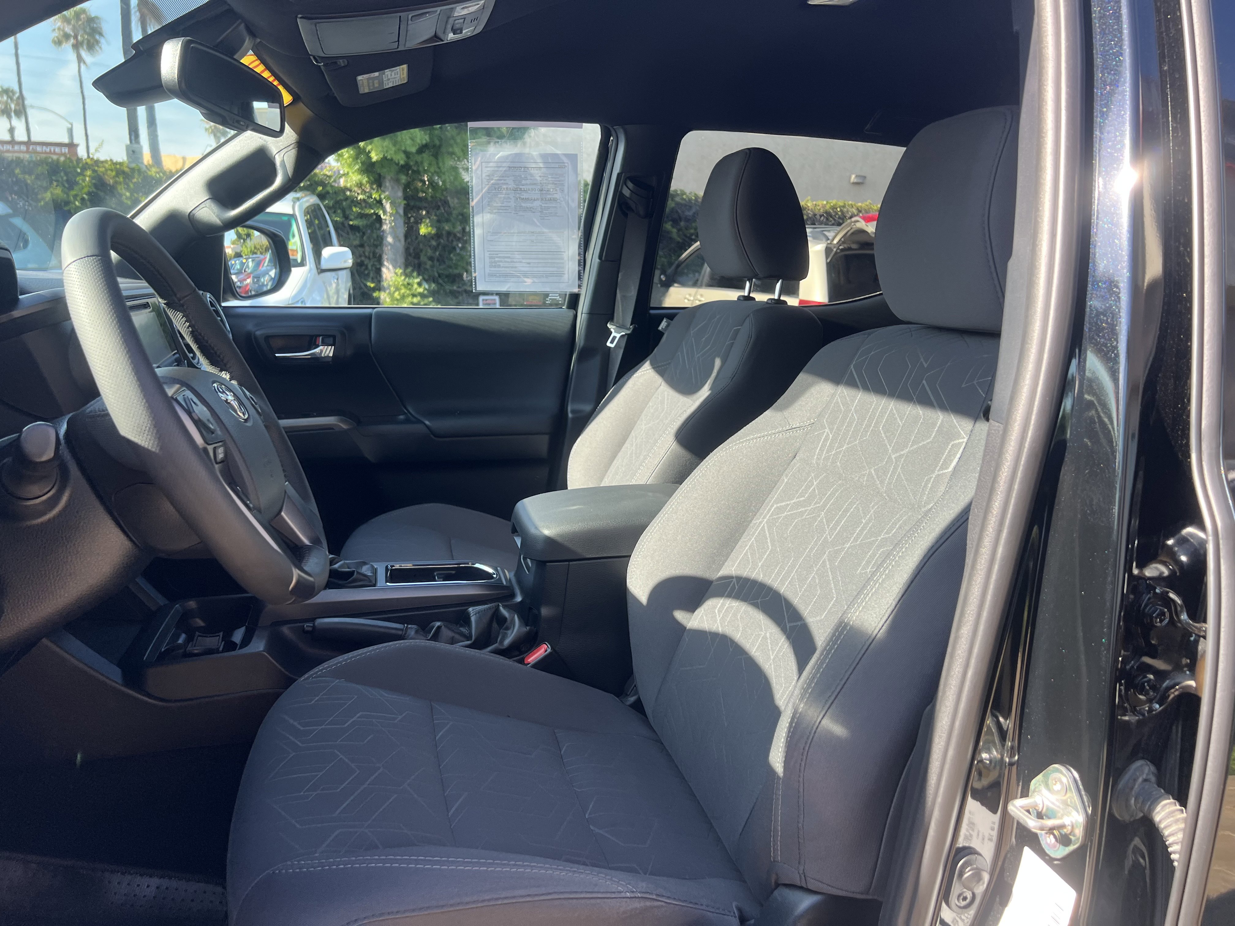 Used 2018 Toyota Tacoma TRD Sport image 12