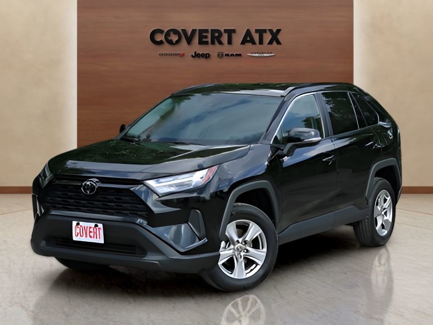 Used 2025 Toyota RAV4 XLE FWD image 1