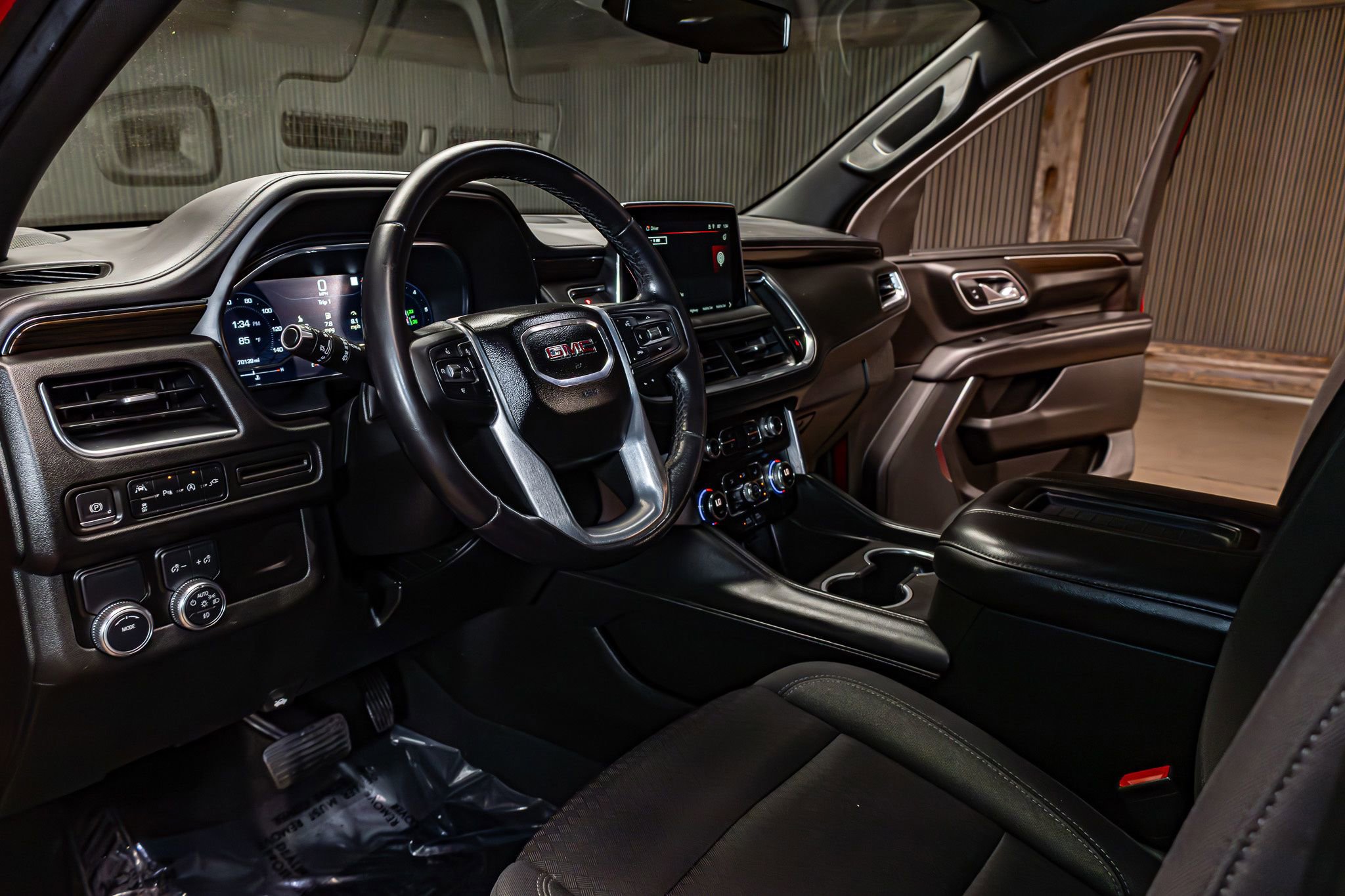 Used 2022 GMC Yukon XL SLE w/ Gmc Pro Safety Plus Package image 12