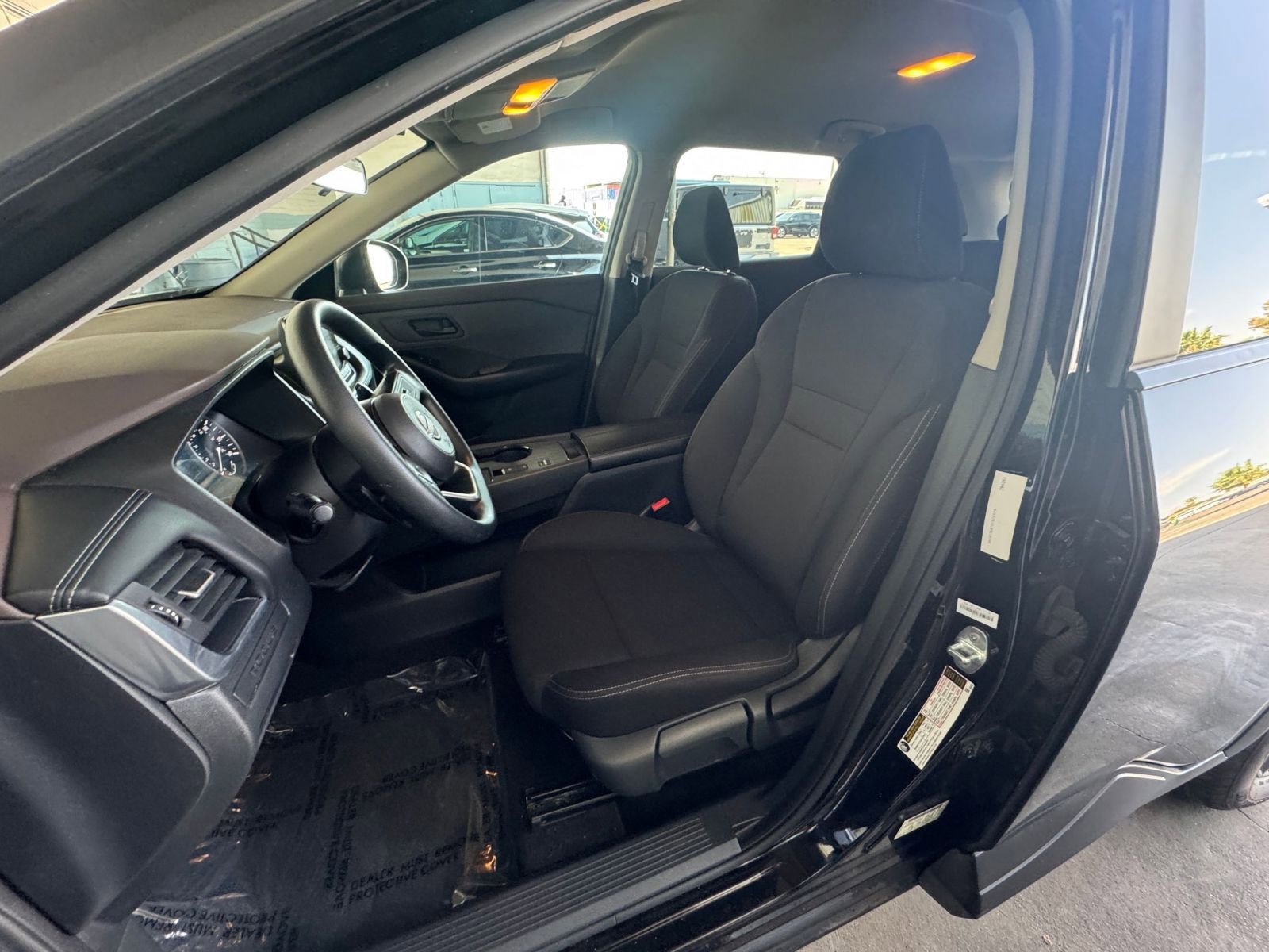 Used 2023 Nissan Rogue S image 34