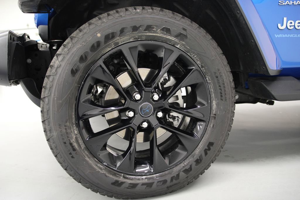 Used 2024 Jeep Wrangler Unlimited Sahara w/ Technology Group image 10
