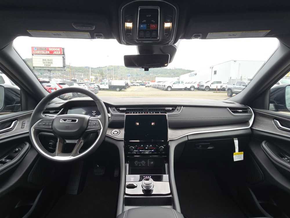 New 2025 Jeep Grand Cherokee L Limited w/ Luxury Tech Group II image 15