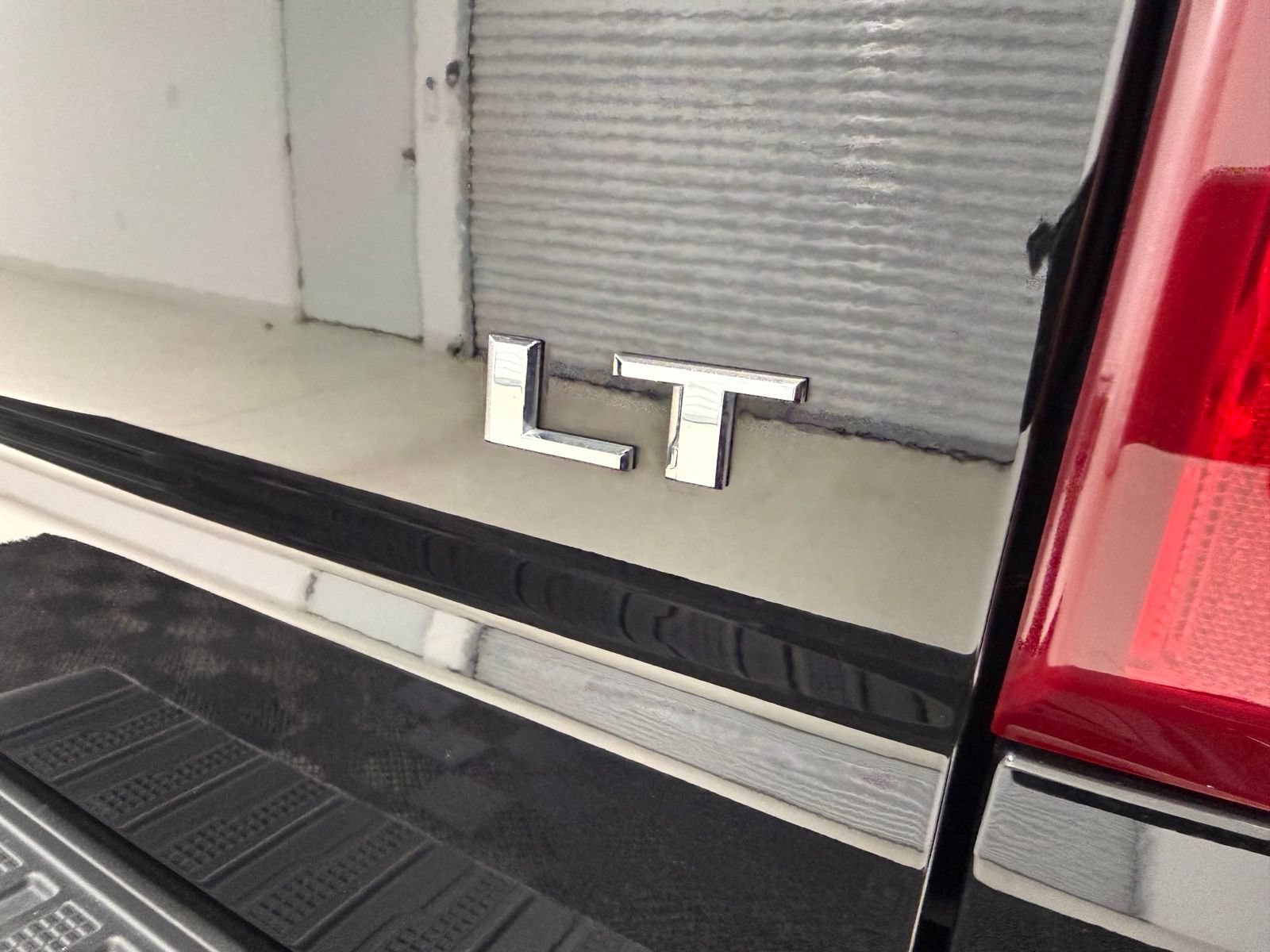 Used 2023 Chevrolet Silverado 1500 LT AWD/4WD image 9