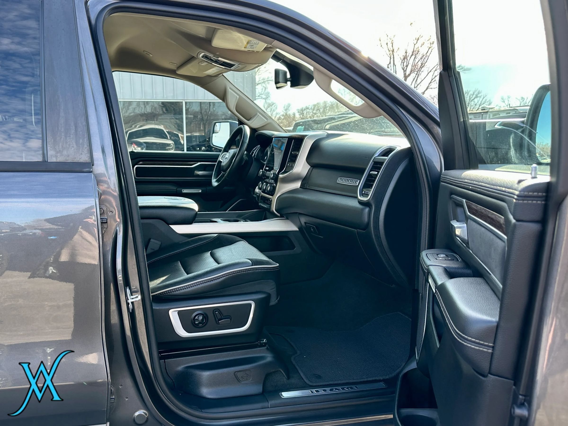 Used 2020 RAM 1500 Laramie AWD/4WD image 17