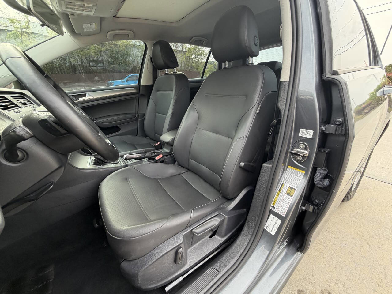 Used 2015 Volkswagen Golf S FWD image 5
