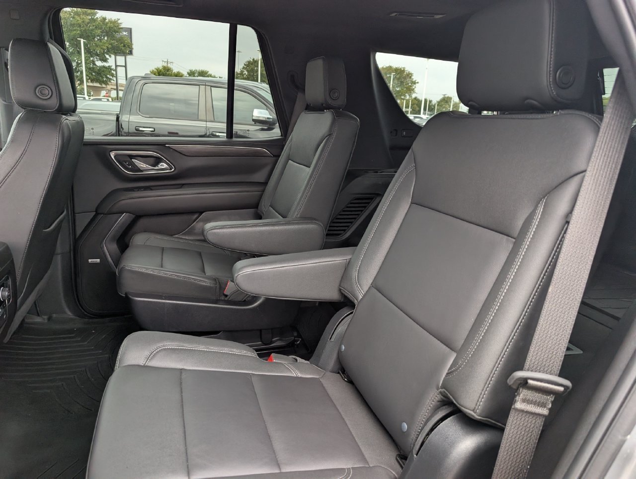 Used 2024 Chevrolet Tahoe Z71 w/ Luxury Package AWD/4WD image 27