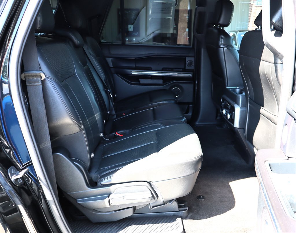 Used 2018 Ford Expedition Max XLT w/ Equipment Group 202A AWD/4WD image 23