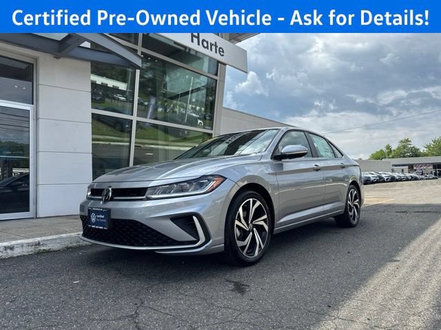 Used 2025 Volkswagen Jetta SEL FWD image 2